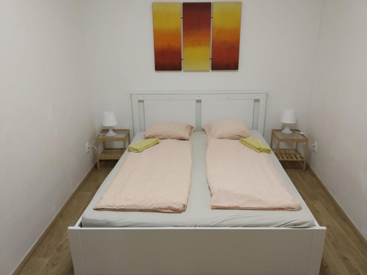 Appartamento Apartmans In The Center With Privat Parking Brno Esterno foto